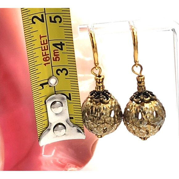 Vintage Filigree Gold Tone Leaf Embellished Bauble Medieval Lever Back Earrings - Picture 5 of 5